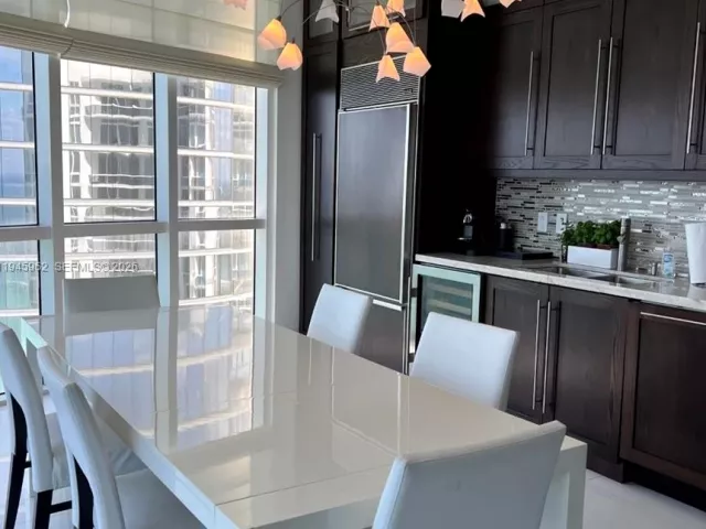 3-bedroom condo for rent in Sunny Isles Beach - 15811 Collins Ave 4101 - MondialRealty