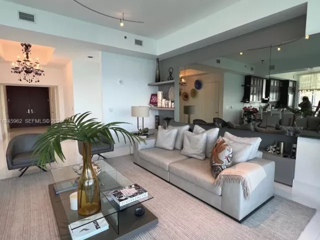 3-bedroom condo for rent in Sunny Isles Beach - 15811 Collins Ave 4101 - MondialRealty