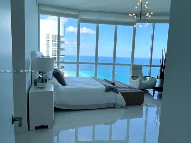 3-bedroom condo for rent in Sunny Isles Beach - 15811 Collins Ave 4101 - MondialRealty