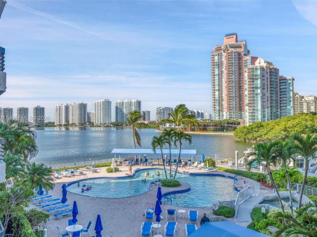 2-bedroom condo for sale in Aventura - 3530 Mystic Pointe Dr 303 - MondialRealty