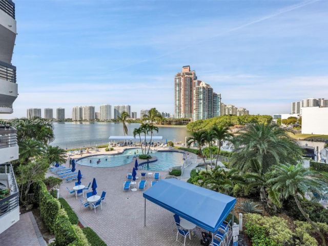 2-bedroom condo for sale in Aventura - 3530 Mystic Pointe Dr 303 - MondialRealty