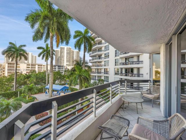 2-bedroom condo for sale in Aventura - 3530 Mystic Pointe Dr 303 - MondialRealty