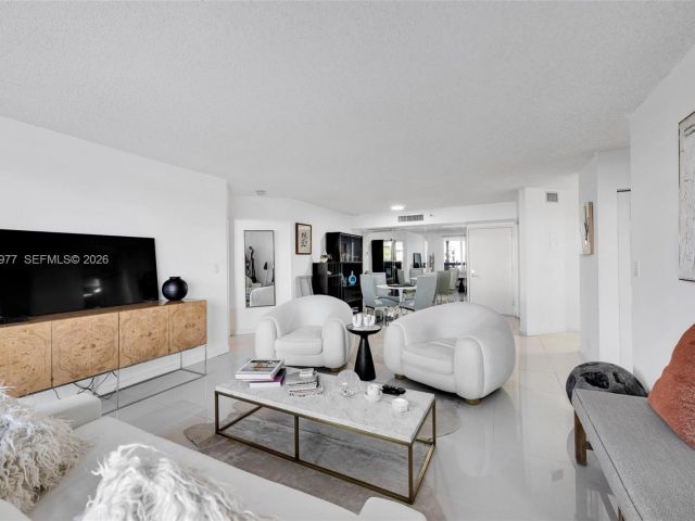 2-bedroom condo for sale in Aventura - 3530 Mystic Pointe Dr 303 - MondialRealty