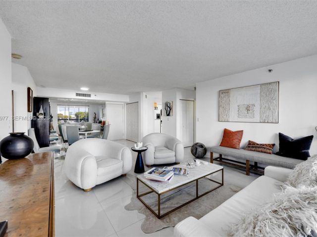 2-bedroom condo for sale in Aventura - 3530 Mystic Pointe Dr 303 - MondialRealty