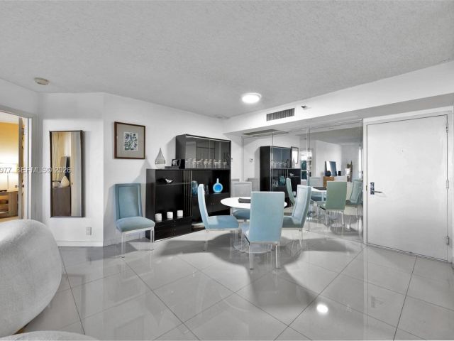 2-bedroom condo for sale in Aventura - 3530 Mystic Pointe Dr 303 - MondialRealty