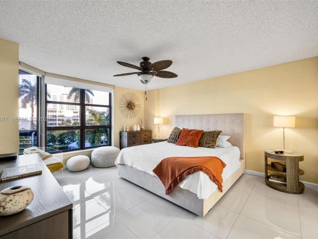 2-bedroom condo for sale in Aventura - 3530 Mystic Pointe Dr 303 - MondialRealty