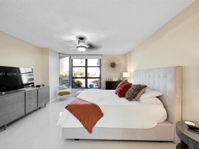 2-bedroom condo for sale in Aventura - 3530 Mystic Pointe Dr 303 - MondialRealty