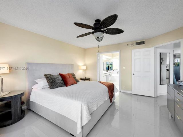 2-bedroom condo for sale in Aventura - 3530 Mystic Pointe Dr 303 - MondialRealty