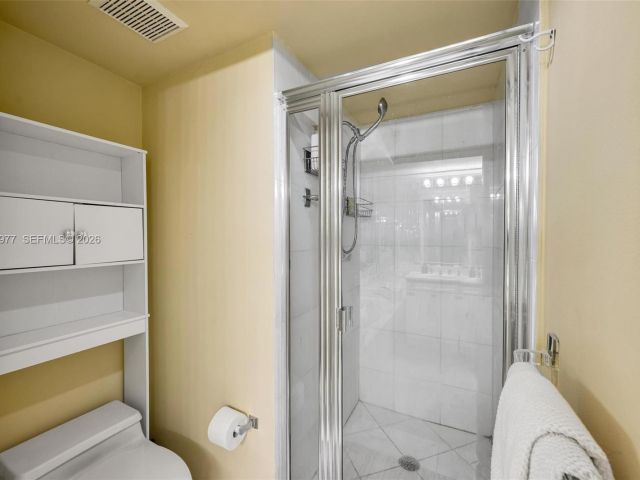 2-bedroom condo for sale in Aventura - 3530 Mystic Pointe Dr 303 - MondialRealty