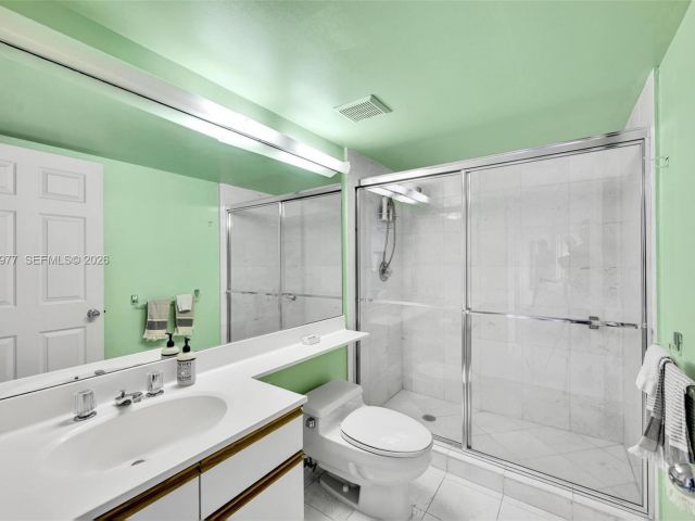 2-bedroom condo for sale in Aventura - 3530 Mystic Pointe Dr 303 - MondialRealty