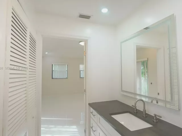 2-bedroom home for rent in Boca Raton - 518 NE 48th St 518 - MondialRealty