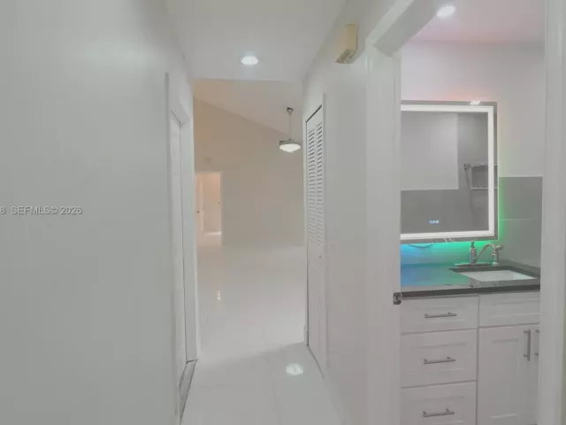 2-bedroom home for rent in Boca Raton - 518 NE 48th St 518 - MondialRealty