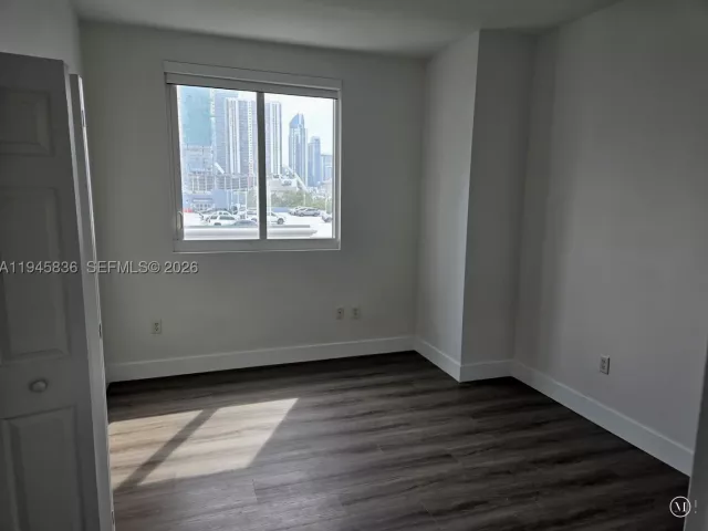 2-bedroom condo for sale in Miami - 275 NE 18th St 503 - MondialRealty