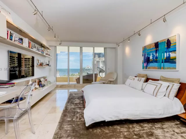 Apartment for rent  Unit #1005 - photo 7132237