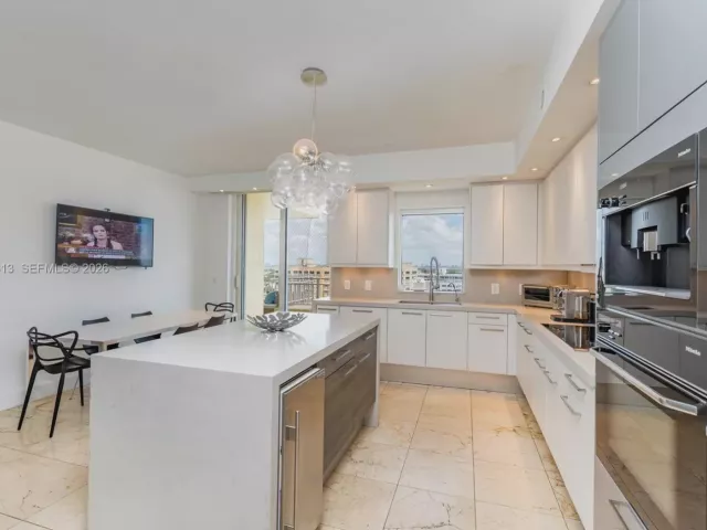 Apartment for rent  Unit #1005 - photo 7132241