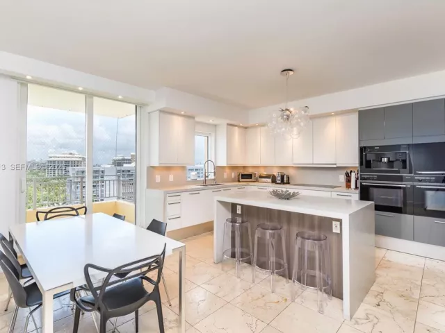 Apartment for rent  Unit #1005 - photo 7132242