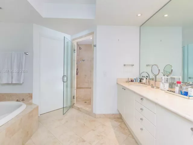 Apartment for rent  Unit #1005 - photo 7132235