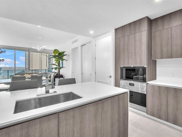 Apartment for rent  Unit #504 - photo 7131255