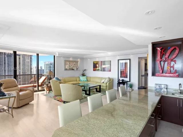 2-bedroom condo for sale in Aventura - 19667 Turnberry Way 19-K - MondialRealty