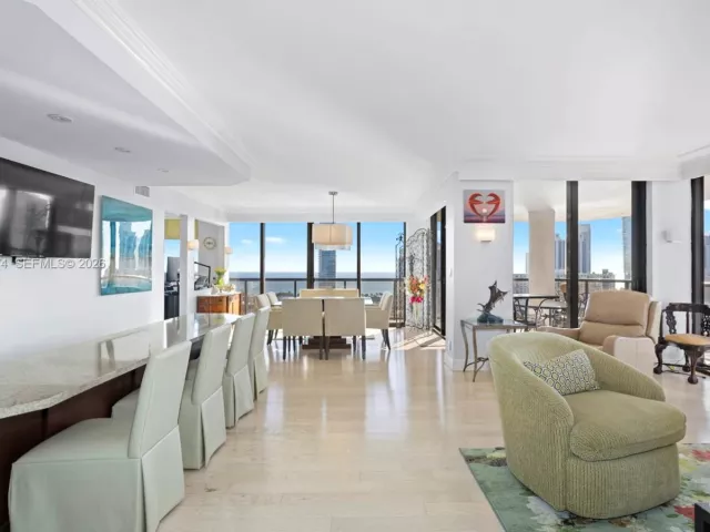 2-bedroom condo for sale in Aventura - 19667 Turnberry Way 19-K - MondialRealty