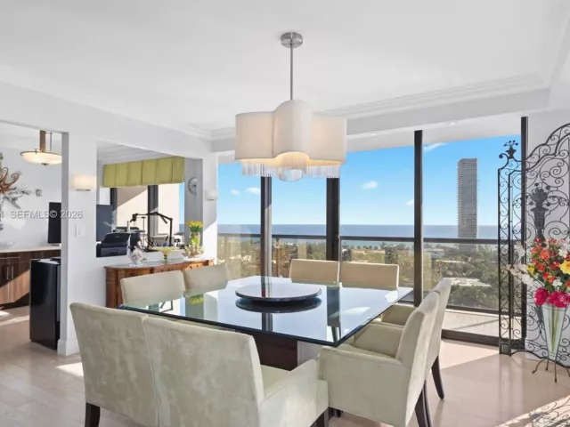 2-bedroom condo for sale in Aventura - 19667 Turnberry Way 19-K - MondialRealty