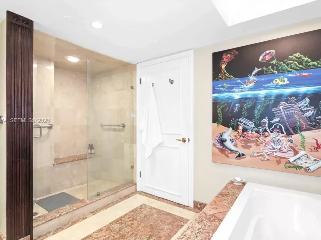 2-bedroom condo for sale in Aventura - 19667 Turnberry Way 19-K - MondialRealty