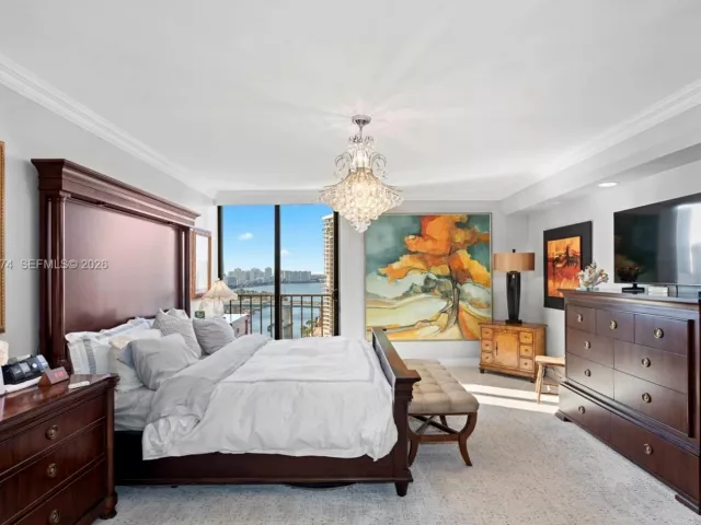 2-bedroom condo for sale in Aventura - 19667 Turnberry Way 19-K - MondialRealty