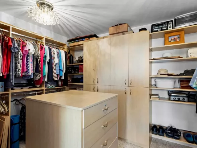 2-bedroom condo for sale in Aventura - 19667 Turnberry Way 19-K - MondialRealty