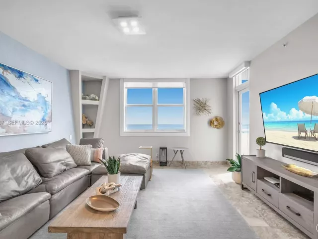 2-bedroom condo for rent in Hollywood - 3001 S Ocean Dr 1211 - MondialRealty