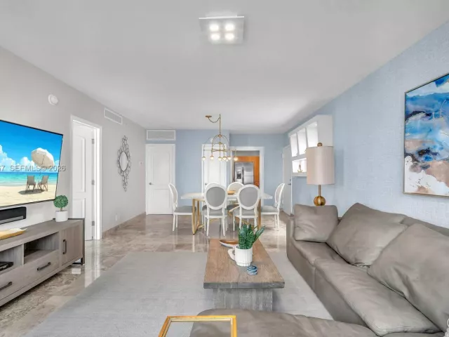 2-bedroom condo for rent in Hollywood - 3001 S Ocean Dr 1211 - MondialRealty