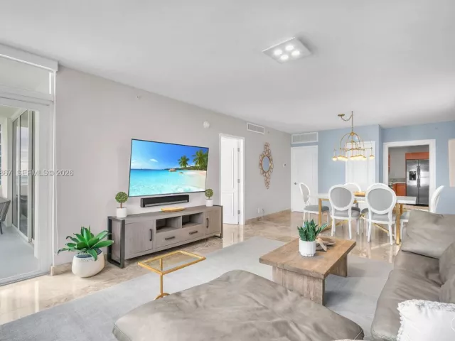 2-bedroom condo for rent in Hollywood - 3001 S Ocean Dr 1211 - MondialRealty