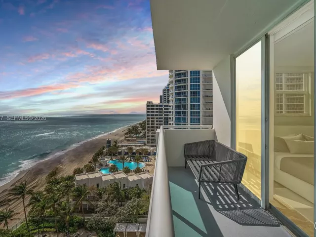 2-bedroom condo for rent in Hollywood - 3001 S Ocean Dr 1211 - MondialRealty