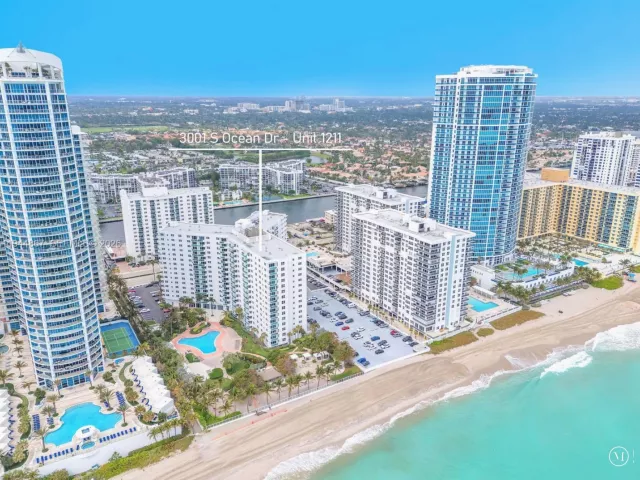2-bedroom condo for rent in Hollywood - 3001 S Ocean Dr 1211 - MondialRealty