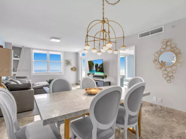 2-bedroom condo for rent in Hollywood - 3001 S Ocean Dr 1211 - MondialRealty