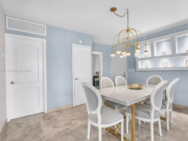 2-bedroom condo for rent in Hollywood - 3001 S Ocean Dr 1211 - MondialRealty