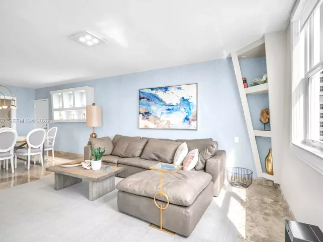 2-bedroom condo for rent in Hollywood - 3001 S Ocean Dr 1211 - MondialRealty