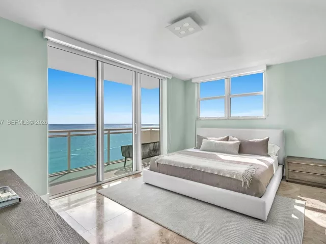 2-bedroom condo for rent in Hollywood - 3001 S Ocean Dr 1211 - MondialRealty