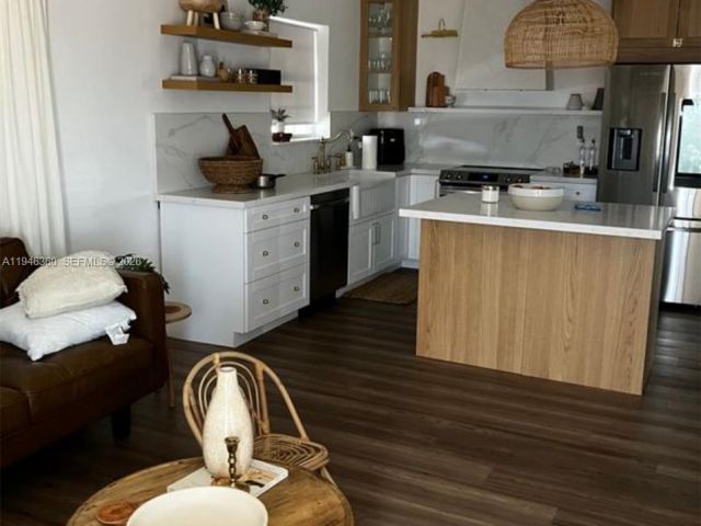 Home for rent at 8221 NW South River Dr 1 - photo 7443074