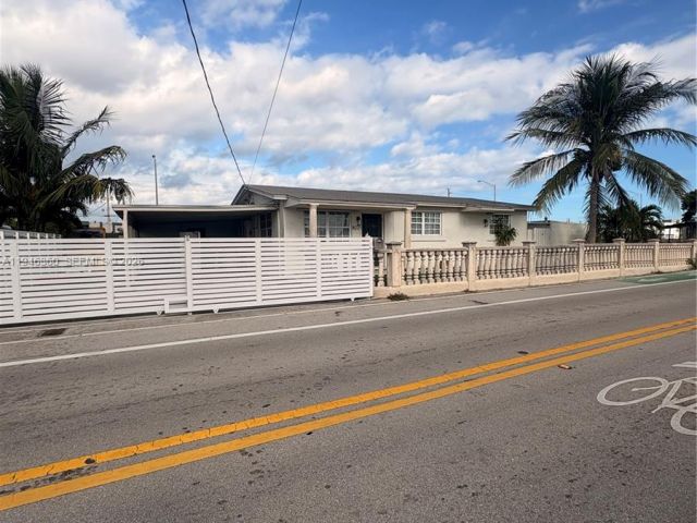 Home for rent at 8221 NW South River Dr 1 - photo 7443083