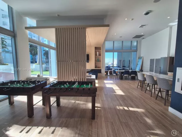 2-bedroom condo for sale in Miami - 90 SW 3rd St 3706 - MondialRealty