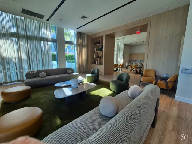 2-bedroom condo for sale in Miami - 90 SW 3rd St 3706 - MondialRealty