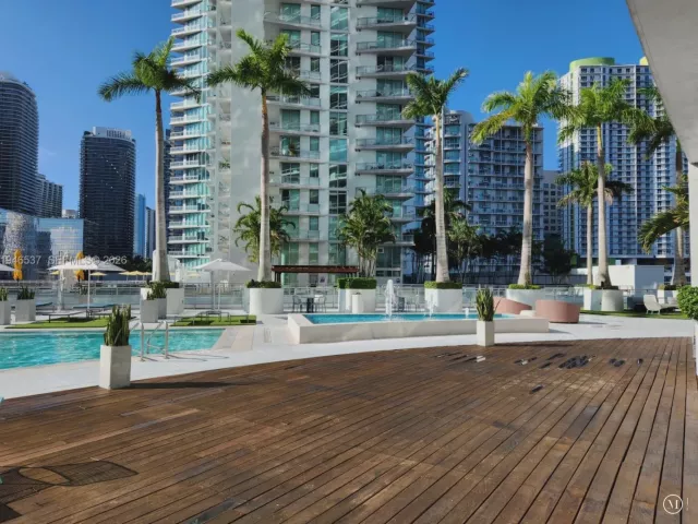2-bedroom condo for sale in Miami - 90 SW 3rd St 3706 - MondialRealty