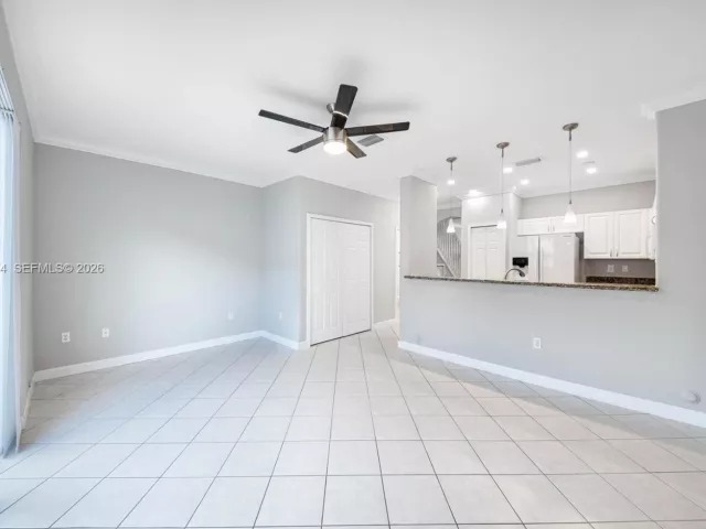 3-bedroom home for rent in Doral - 5560 NW 107th Ave 1012 - MondialRealty