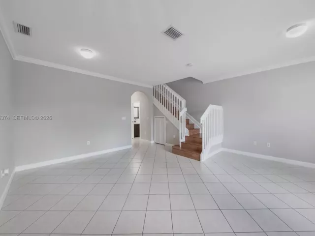 3-bedroom home for rent in Doral - 5560 NW 107th Ave 1012 - MondialRealty