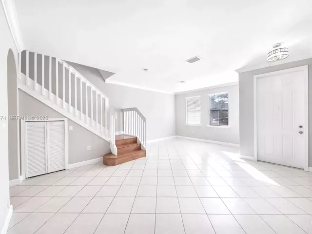 3-bedroom home for rent in Doral - 5560 NW 107th Ave 1012 - MondialRealty