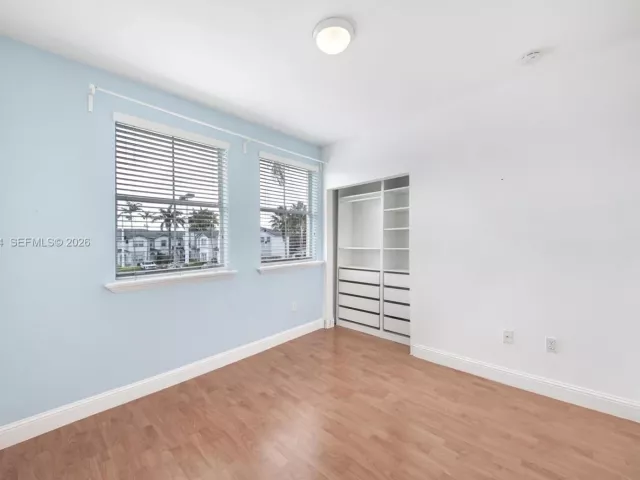 3-bedroom home for rent in Doral - 5560 NW 107th Ave 1012 - MondialRealty