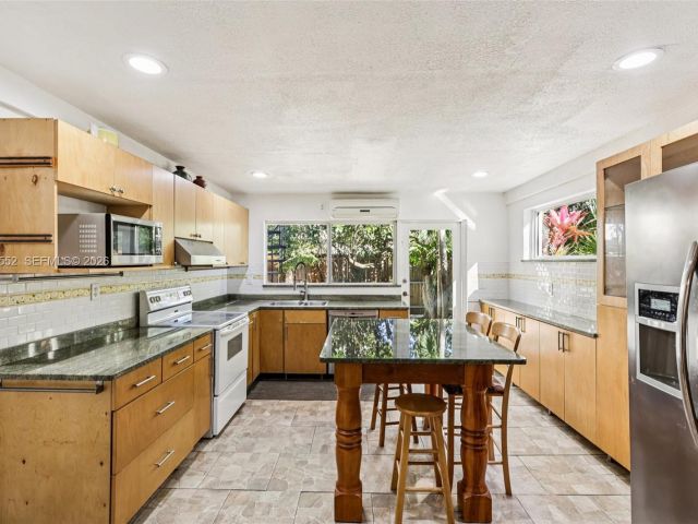 Home for sale at 13503 NE 23rd Pl - photo 7200514