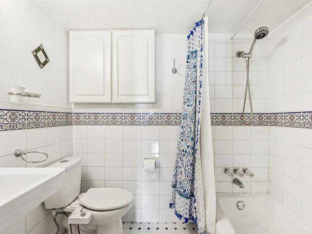 Home for sale at 13503 NE 23rd Pl - photo 7328530