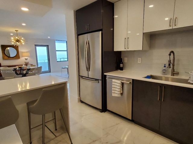 Apartment for rent  Unit #1102 - photo 7131170