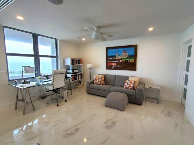 Apartment for rent  Unit #1102 - photo 7131175